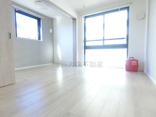 ラヴィエール羽田スカイゲートの居間・リビング|LDK10帖