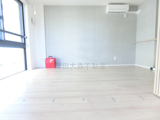 ラヴィエール羽田スカイゲートの居間・リビング|LDK10帖