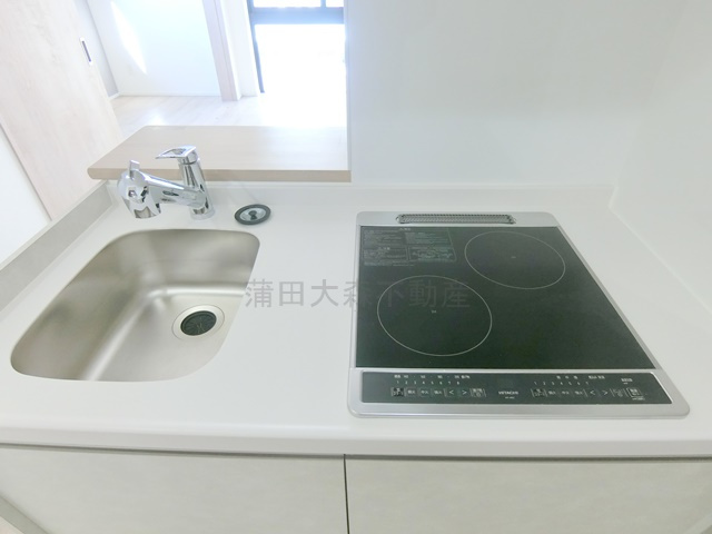 ラヴィエール羽田スカイゲートのキッチン|二口IHコンロ付きシステムキッチン