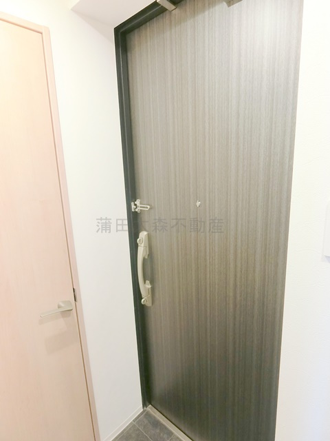 ラヴィエール羽田スカイゲートの玄関