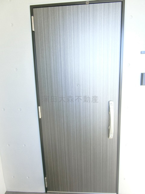 ラヴィエール羽田スカイゲートの玄関