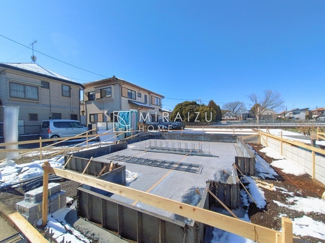 【外観】 | 青く澄み渡った綺麗な空と、陽の光をたっぷりと受ける、そんな新築住宅で新生活をスタートしてみませんか？見学・ご相談等、ミライズホーム(株)までお気軽にご連絡下さい♪