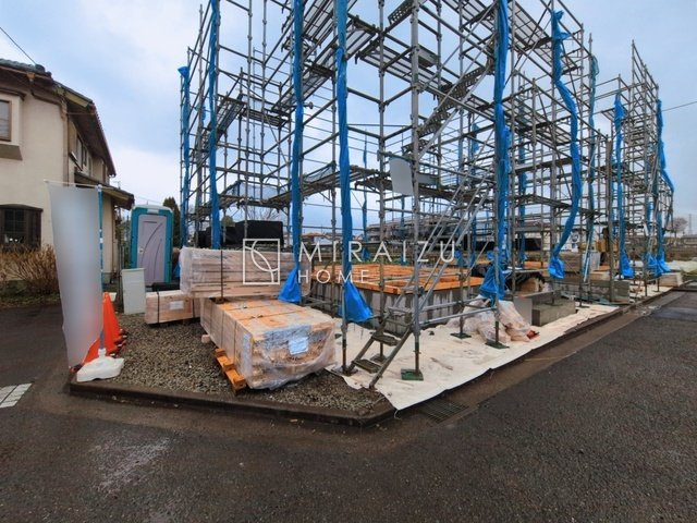 【外観】 | 青く澄み渡った綺麗な空と、陽の光をたっぷりと受ける、そんな新築住宅で新生活をスタートしてみませんか？見学・ご相談等、ミライズホーム(株)までお気軽にご連絡下さい♪