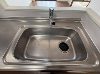 【キッチン】 | プラタスガーデンつきみ野 | 広々シンクで大きいお鍋も洗いやすいですね。