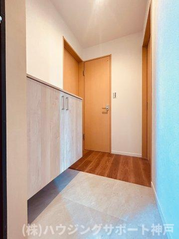 S Apt.玉津町の玄関