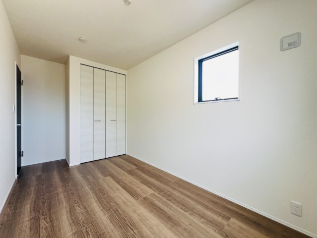 半田市宮本町六丁目213番8『仲介手数料無料』新築戸建ての洋室