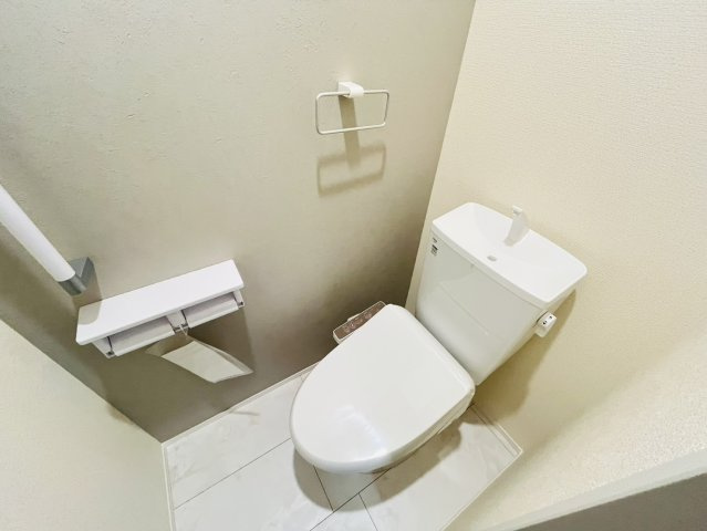 半田市宮本町六丁目213番8『仲介手数料無料』新築戸建てのトイレ