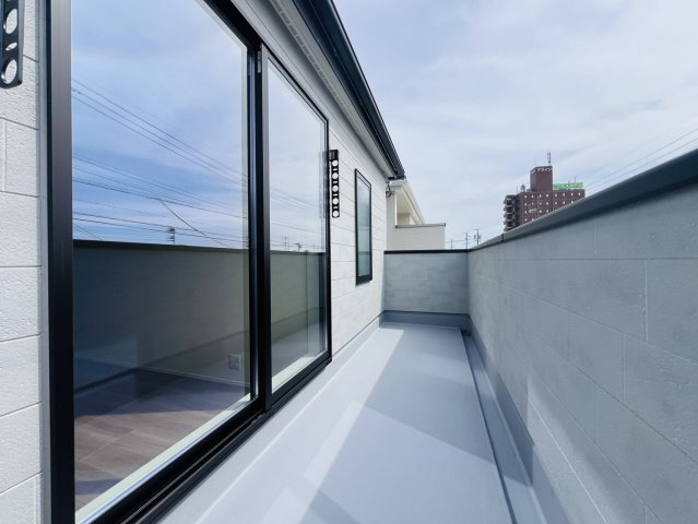 半田市宮本町六丁目213番8『仲介手数料無料』新築戸建てのバルコニー