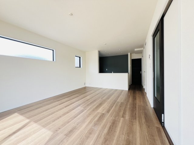 半田市宮本町六丁目213番8『仲介手数料無料』新築戸建ての居間・リビング