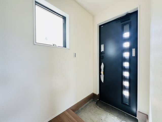 半田市宮本町六丁目213番8『仲介手数料無料』新築戸建ての玄関