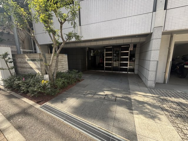 ステージファースト根岸のエントランス