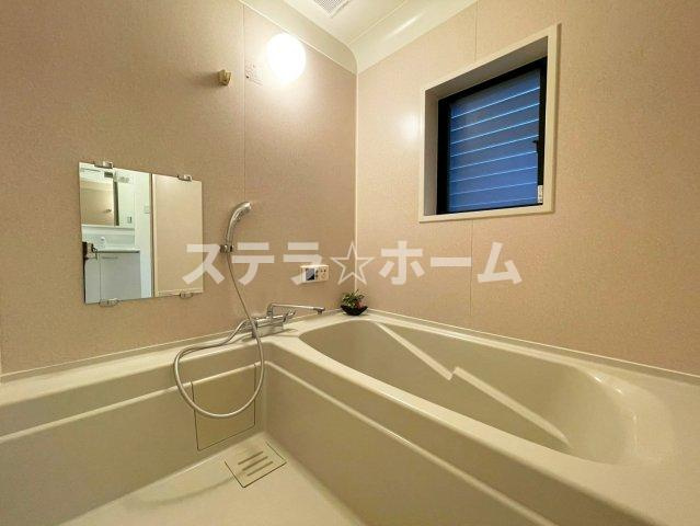 東中浜2 中古戸建の浴室|落ち着いた空間のお風呂です