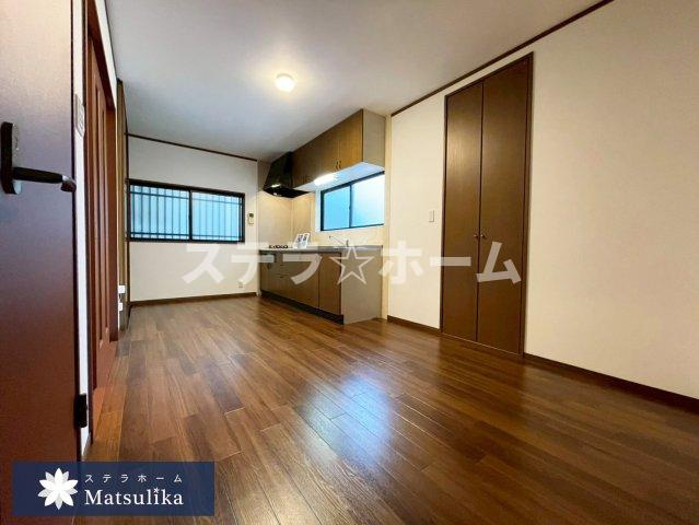 東中浜2 中古戸建の居間・リビング|使いやすい居間です