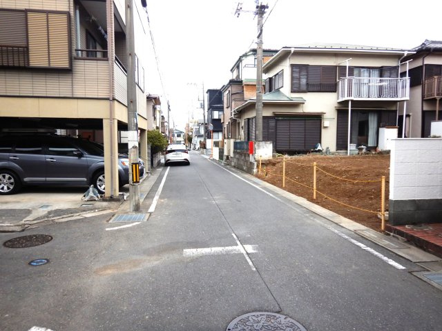 坂戸市千代田1丁目売地の前面道路含む現地写真
