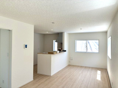 【居間・リビング】 | 大津市雄琴5丁目11　新築戸建 | 2026年5月撮影、リビング