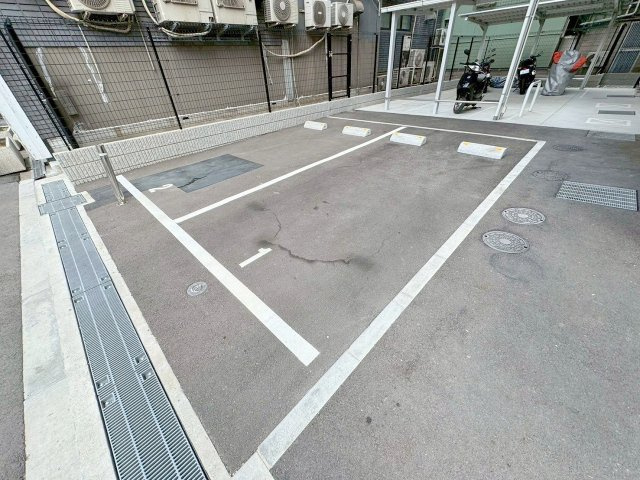 ザ・パークハビオ塚本の駐車場