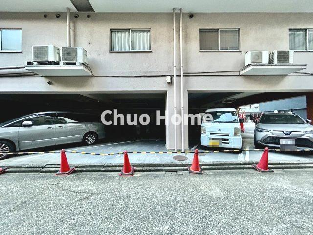 雷門永谷マンションの駐車場|【敷地内駐車場】最新の空き状況や費用などの詳細は担当スタッフまでお問い合わせください。