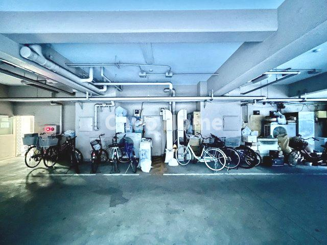 雷門永谷マンションの駐輪場|【自転車置き場】最新の空き状況や費用などの詳細は担当スタッフまでお問い合わせください。