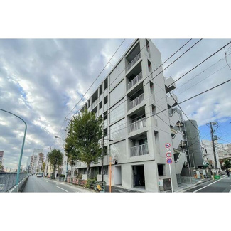 【外観】 | 鉄筋コンクリート造のがっちりとした建物。