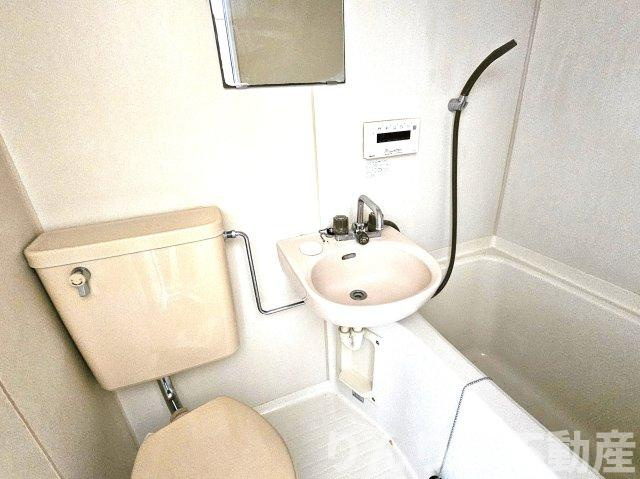 【独立洗面台】 | コーポ岩谷 | 独立洗面化粧台が付いています