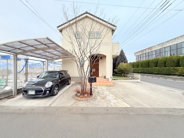 古河市下山町オール電化住宅の駐車場