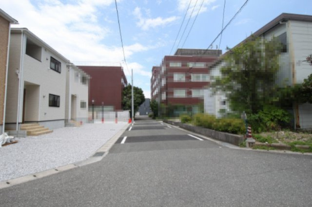 南金田（第1）　新築戸建　3号棟【全5区画】の前面道路含む現地写真|南側　幅　6.0ｍ　　間口　6.69ｍ