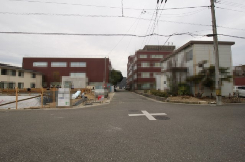 南金田（第1）　新築戸建　3号棟【全5区画】の前面道路含む現地写真|南側　幅　6.0ｍ　　間口　6.69ｍ