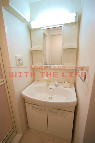 モントーレヒルズ東櫛原【10,000円キャッシュバック対象物件】の独立洗面台|独立洗面台、小物を置くことができて便利です