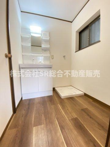 若江南町4丁目中古戸建の脱衣所|室内洗濯機置場があり広めの脱衣場です！