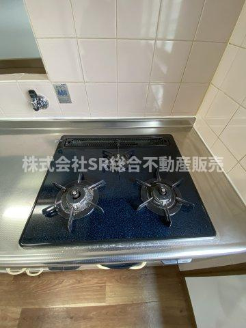 若江南町4丁目中古戸建のキッチン|3口コンロ、グリル付きです！