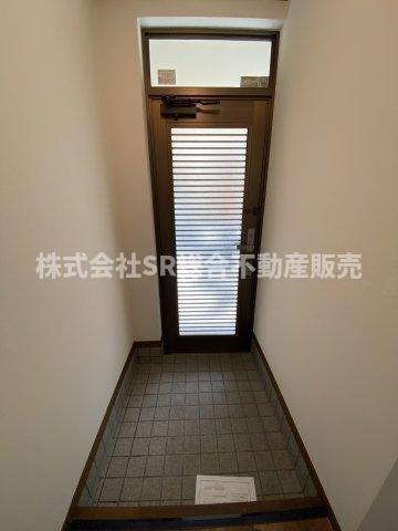若江南町4丁目中古戸建の玄関|ゆったりとした玄関です