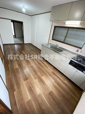 若江南町4丁目中古戸建の居間・リビング|リビングが縦長にゆったりしており、開放感のある空間です！