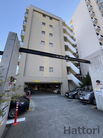 KM江坂の外観