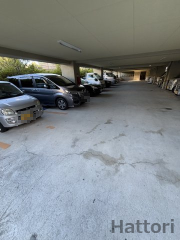 KM江坂の駐車場