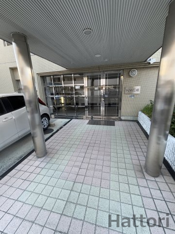 KM江坂のエントランス