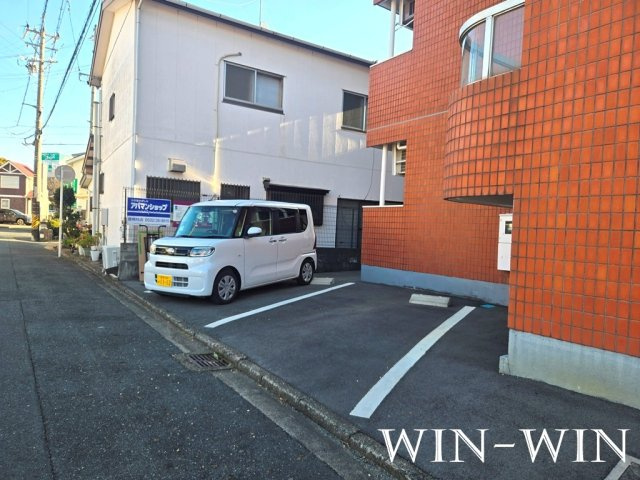 ヴィラ・シティハナナカの駐車場