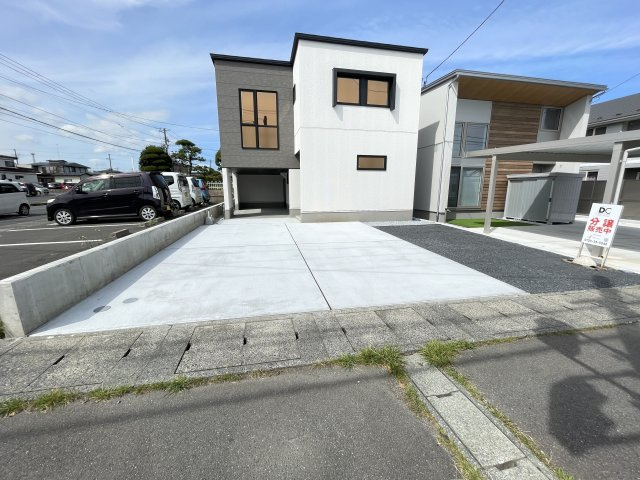湊高台4丁目の駐車場
