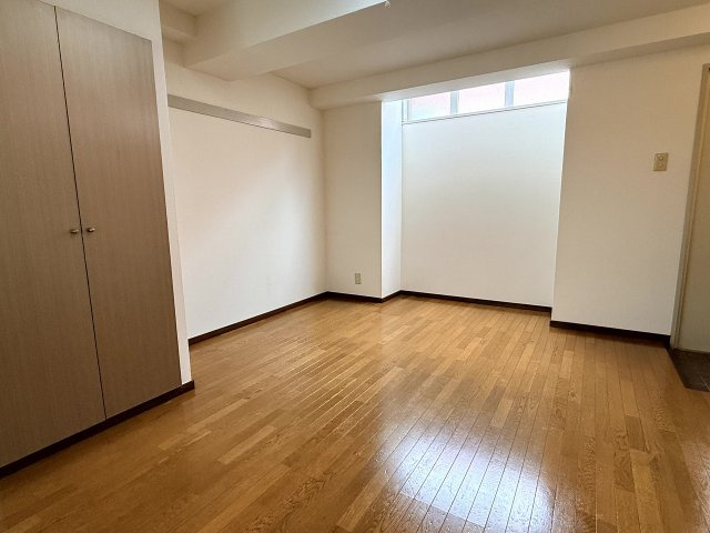 サントロペの洋室