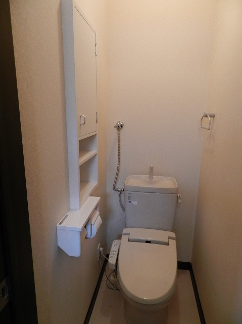 アパートメント美園のトイレ|コンパクトで使いやすいトイレです