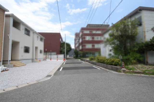 南金田（第1）　新築戸建　4号棟【全5区画】の前面道路含む現地写真|南側　幅　6.0ｍ　　間口　3.79ｍ：南西側　幅　6.01ｍ　間口　2.99ｍ：西側　幅　5.96ｍ　間口　12.45ｍ