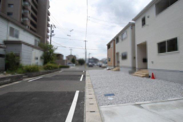 南金田（第1）　新築戸建　4号棟【全5区画】の前面道路含む現地写真
