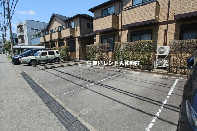 エクレールの駐車場