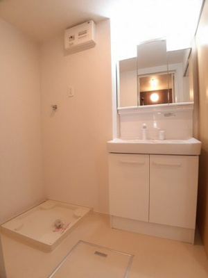 【洗面所】 | エスポワールＲｅｉｗａ | 脱衣スペースもあります