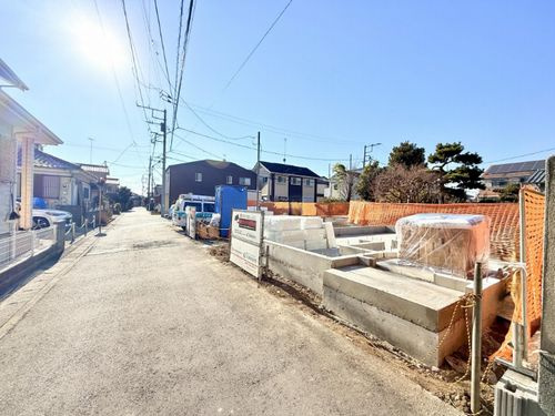 【前面道路含む現地写真】 | 【仲介手数料０円】茅ヶ崎市円蔵3期　新築一戸建て　1号棟　全2棟 | 茅ヶ崎市円蔵3期　新築一戸建て　全2棟