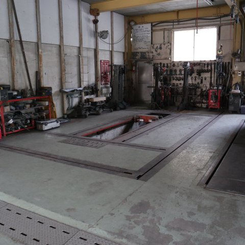広大広2丁目貸店舗（自動車工場）・住宅の駐車場