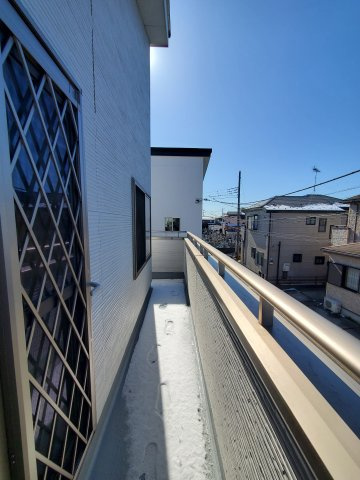 吉川市　中曽根1丁目　中古戸建のバルコニー|広々としたバルコニーです