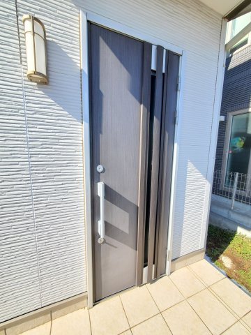 吉川市　中曽根1丁目　中古戸建の玄関|玄関です