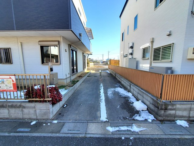 吉川市　中曽根1丁目　中古戸建の駐車場|駐車スペースもあります