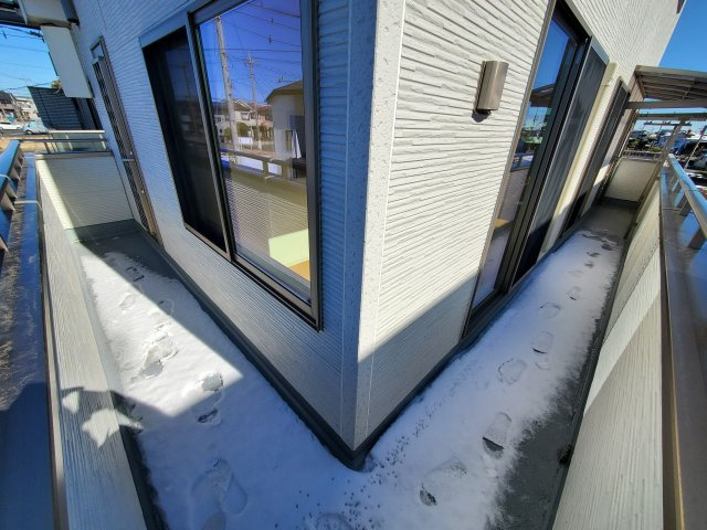 吉川市　中曽根1丁目　中古戸建のバルコニー|暖かな日差しのふりそそぐバルコニー