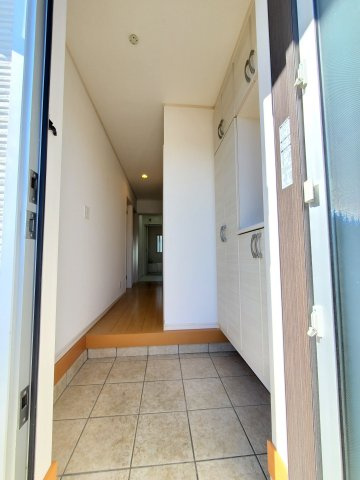 吉川市　中曽根1丁目　中古戸建の玄関|シンプルで使いやすい玄関です